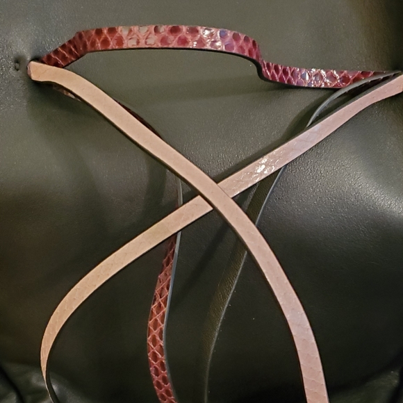 Valentino Garavani Bucket Bag with Rockstud Wallet - Picture 6 of 16